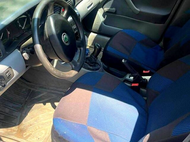 Синий Шкода Октавия, объемом двигателя 1.6 л и пробегом 200 тыс. км за 2800 $, фото 7 на Automoto.ua