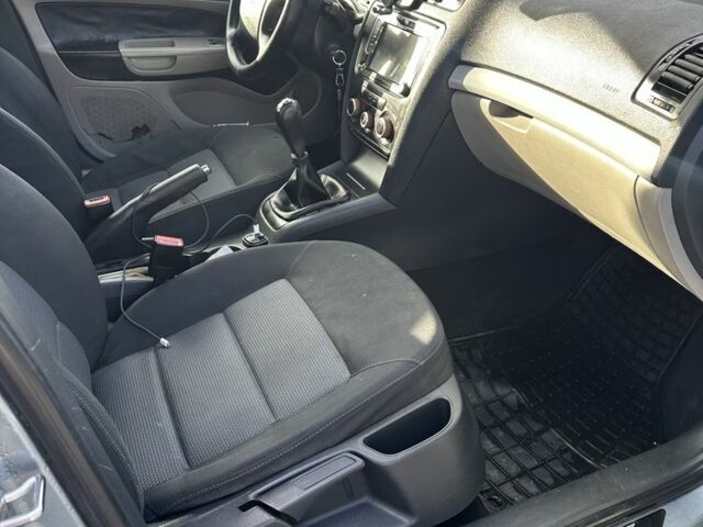 Синій Шкода Октавія, об'ємом двигуна 1.9 л та пробігом 245 тис. км за 3200 $, фото 4 на Automoto.ua