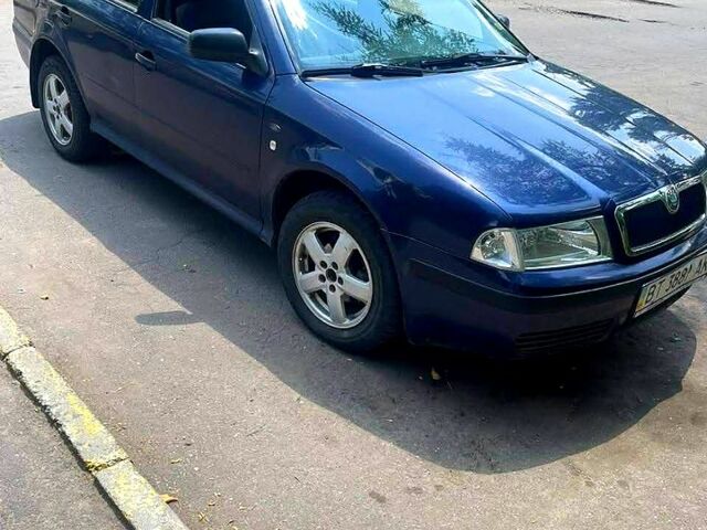 Синий Шкода Октавия, объемом двигателя 1.6 л и пробегом 200 тыс. км за 2800 $, фото 3 на Automoto.ua