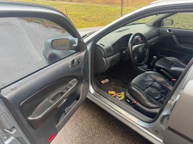 Синій Шкода Октавія, об'ємом двигуна 2 л та пробігом 342 тис. км за 3700 $, фото 6 на Automoto.ua