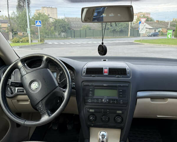 Синій Шкода Октавія, об'ємом двигуна 1.6 л та пробігом 243 тис. км за 6400 $, фото 9 на Automoto.ua