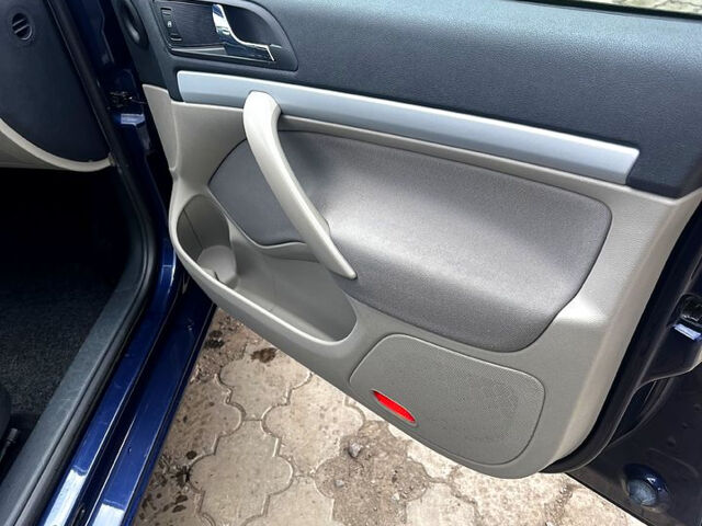 Синий Шкода Октавия, объемом двигателя 1.6 л и пробегом 196 тыс. км за 6300 $, фото 7 на Automoto.ua