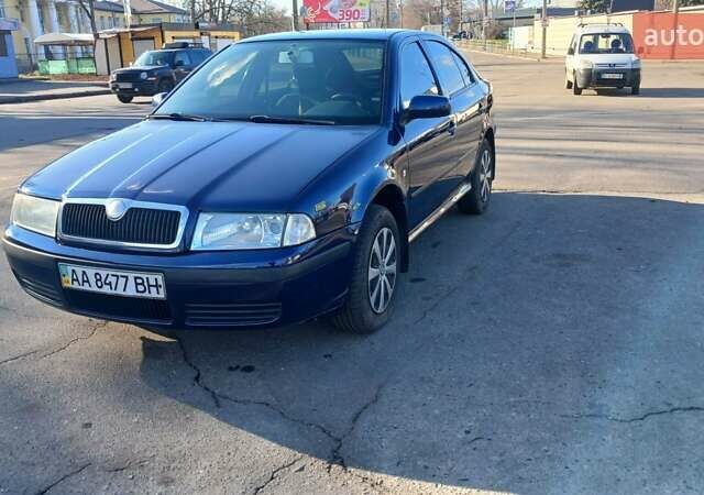Синий Шкода Октавия, объемом двигателя 1.6 л и пробегом 274 тыс. км за 4000 $, фото 2 на Automoto.ua
