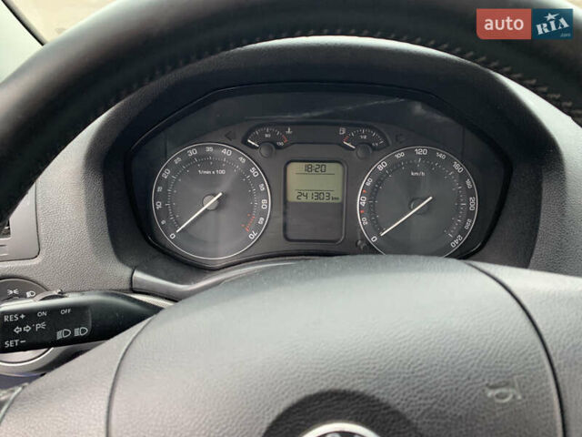 Синий Шкода Октавия, объемом двигателя 1.6 л и пробегом 241 тыс. км за 3200 $, фото 5 на Automoto.ua