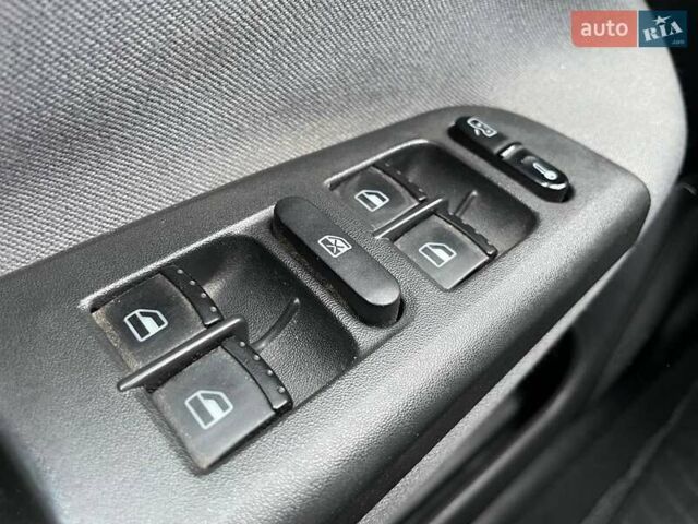 Синий Шкода Октавия, объемом двигателя 1.6 л и пробегом 289 тыс. км за 4990 $, фото 14 на Automoto.ua