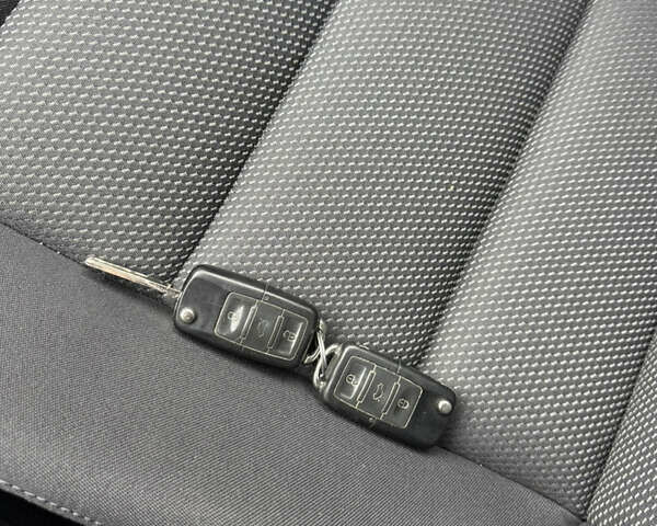 Синій Шкода Октавія, об'ємом двигуна 1.6 л та пробігом 180 тис. км за 6800 $, фото 28 на Automoto.ua