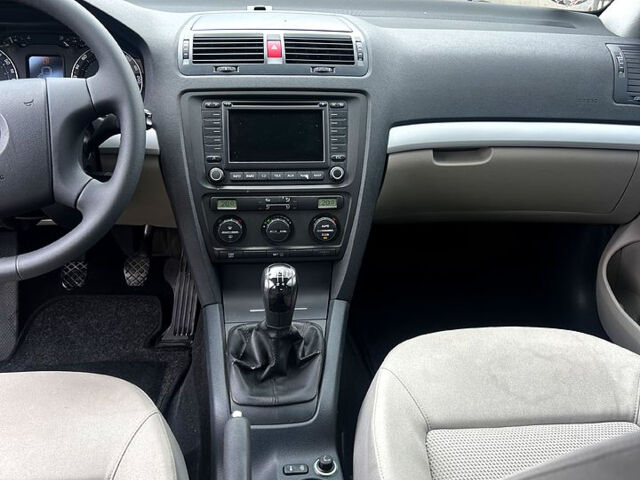 Синий Шкода Октавия, объемом двигателя 1.6 л и пробегом 196 тыс. км за 6300 $, фото 8 на Automoto.ua