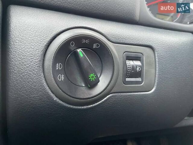 Синий Шкода Октавия, объемом двигателя 1.6 л и пробегом 289 тыс. км за 4990 $, фото 15 на Automoto.ua