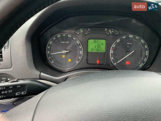 Синий Шкода Октавия, объемом двигателя 1.6 л и пробегом 241 тыс. км за 3200 $, фото 6 на Automoto.ua