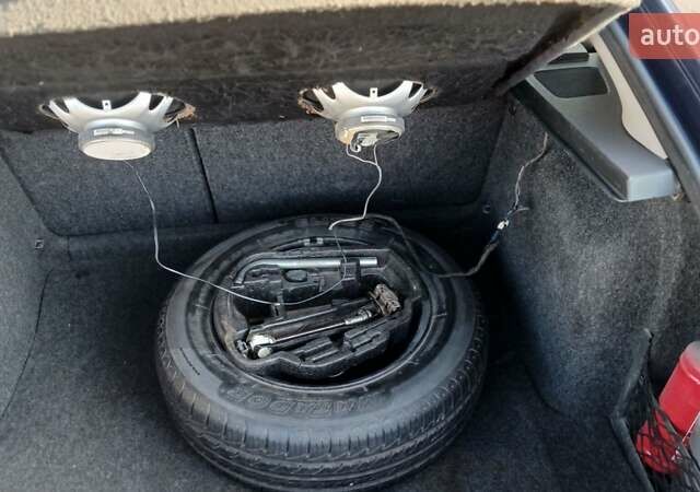 Синий Шкода Октавия, объемом двигателя 1.6 л и пробегом 274 тыс. км за 4000 $, фото 7 на Automoto.ua