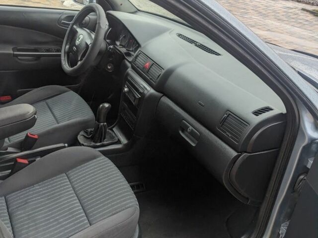 Синий Шкода Октавия, объемом двигателя 1 л и пробегом 270 тыс. км за 4900 $, фото 5 на Automoto.ua