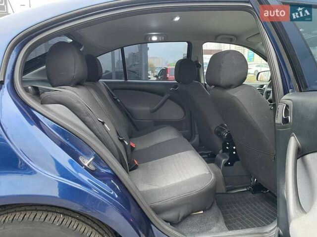 Синий Шкода Октавия, объемом двигателя 1.6 л и пробегом 289 тыс. км за 4990 $, фото 9 на Automoto.ua