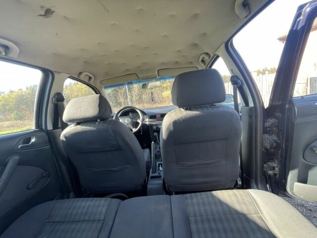 Синий Шкода Октавия, объемом двигателя 1.6 л и пробегом 220 тыс. км за 2200 $, фото 5 на Automoto.ua