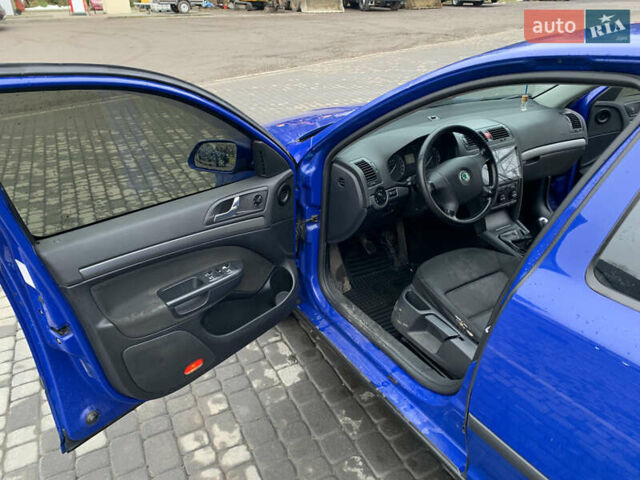 Синий Шкода Октавия, объемом двигателя 1.6 л и пробегом 241 тыс. км за 3200 $, фото 2 на Automoto.ua