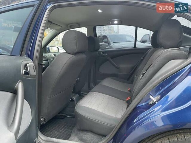 Синий Шкода Октавия, объемом двигателя 1.6 л и пробегом 289 тыс. км за 4990 $, фото 8 на Automoto.ua