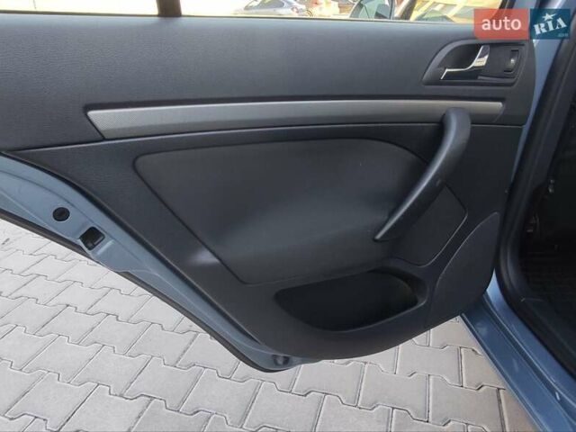 Синій Шкода Октавія, об'ємом двигуна 1.6 л та пробігом 217 тис. км за 7100 $, фото 23 на Automoto.ua