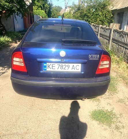 Синій Шкода Октавія, об'ємом двигуна 1.6 л та пробігом 300 тис. км за 5200 $, фото 1 на Automoto.ua