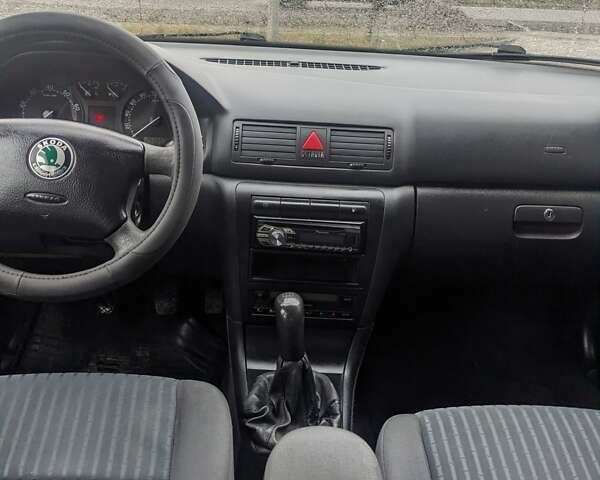 Синий Шкода Октавия, объемом двигателя 1.8 л и пробегом 270 тыс. км за 4900 $, фото 43 на Automoto.ua