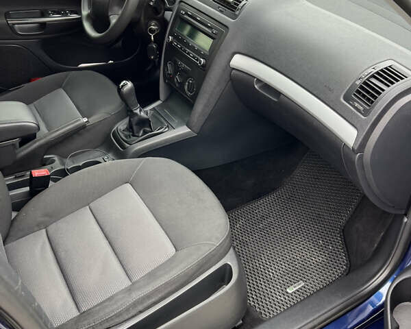 Синий Шкода Октавия, объемом двигателя 1.6 л и пробегом 210 тыс. км за 5500 $, фото 16 на Automoto.ua