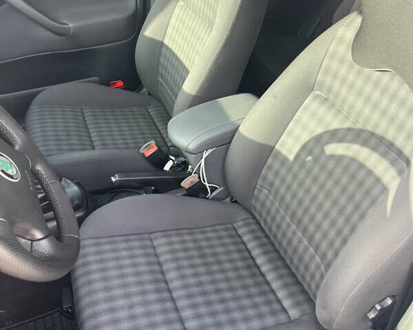 Синий Шкода Октавия, объемом двигателя 1.6 л и пробегом 103 тыс. км за 7800 $, фото 19 на Automoto.ua