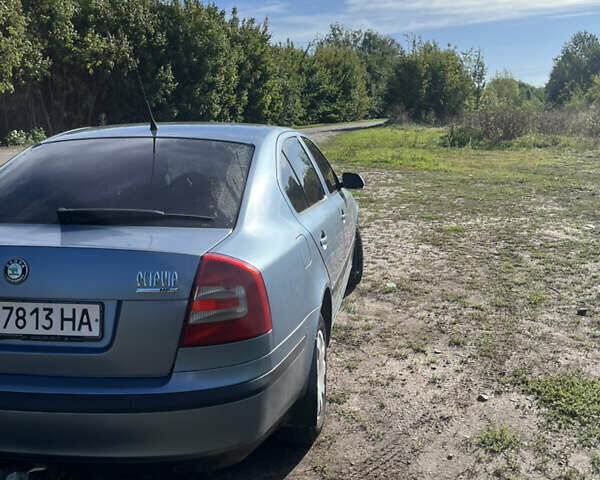 Синий Шкода Октавия, объемом двигателя 1.6 л и пробегом 210 тыс. км за 5555 $, фото 5 на Automoto.ua