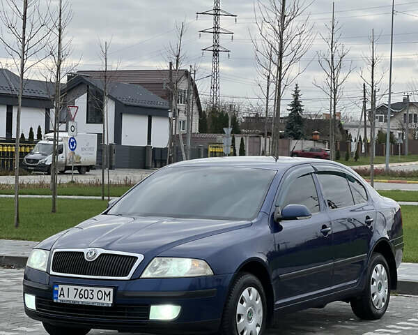 Синий Шкода Октавия, объемом двигателя 1.6 л и пробегом 210 тыс. км за 5500 $, фото 1 на Automoto.ua