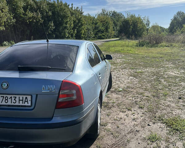 Синий Шкода Октавия, объемом двигателя 1.6 л и пробегом 210 тыс. км за 5555 $, фото 4 на Automoto.ua
