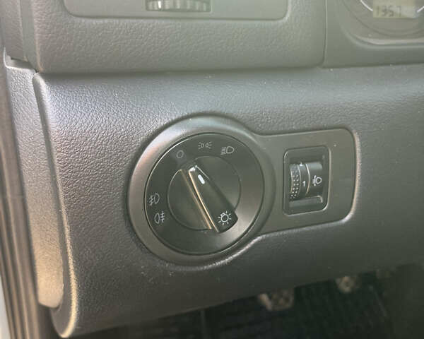 Синий Шкода Октавия, объемом двигателя 1.6 л и пробегом 103 тыс. км за 7800 $, фото 25 на Automoto.ua