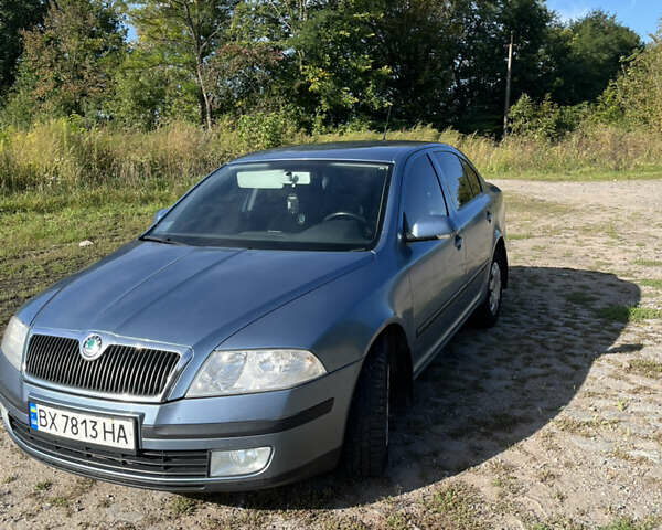 Синий Шкода Октавия, объемом двигателя 1.6 л и пробегом 210 тыс. км за 5555 $, фото 1 на Automoto.ua