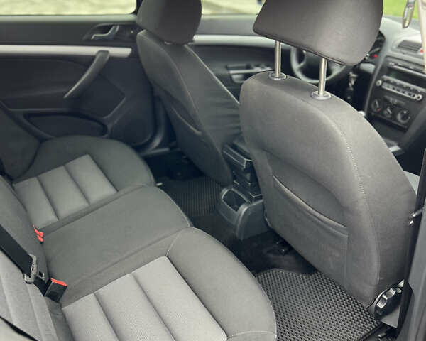 Синий Шкода Октавия, объемом двигателя 1.6 л и пробегом 210 тыс. км за 5500 $, фото 18 на Automoto.ua