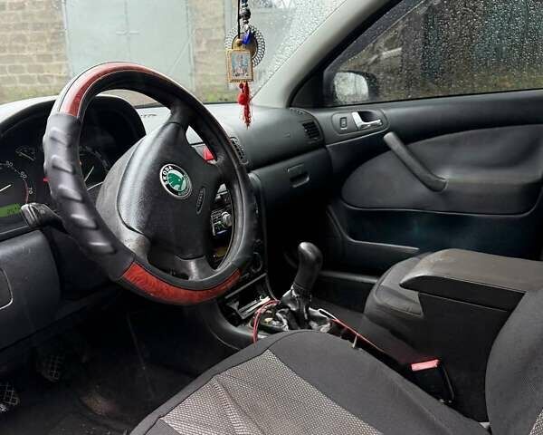 Синий Шкода Октавия, объемом двигателя 1.6 л и пробегом 306 тыс. км за 4200 $, фото 5 на Automoto.ua