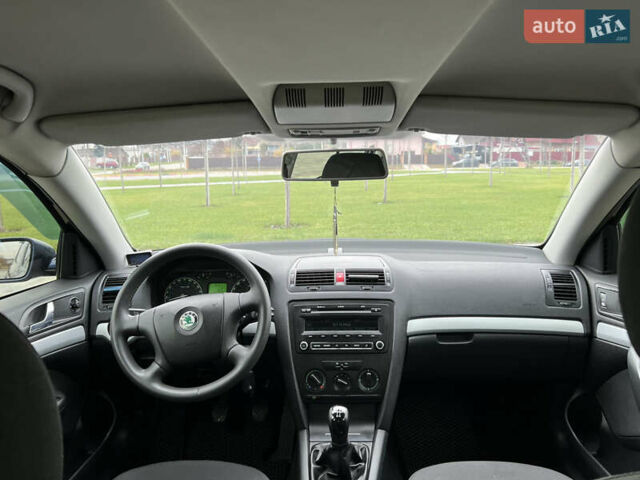 Синий Шкода Октавия, объемом двигателя 1.6 л и пробегом 210 тыс. км за 5500 $, фото 15 на Automoto.ua