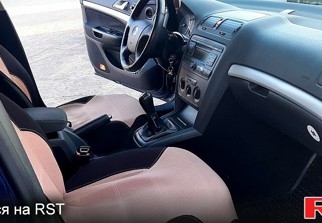 Синий Шкода Октавия, объемом двигателя 1.6 л и пробегом 299 тыс. км за 6000 $, фото 8 на Automoto.ua