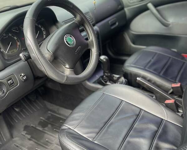 Синий Шкода Октавия, объемом двигателя 1.6 л и пробегом 265 тыс. км за 5500 $, фото 6 на Automoto.ua