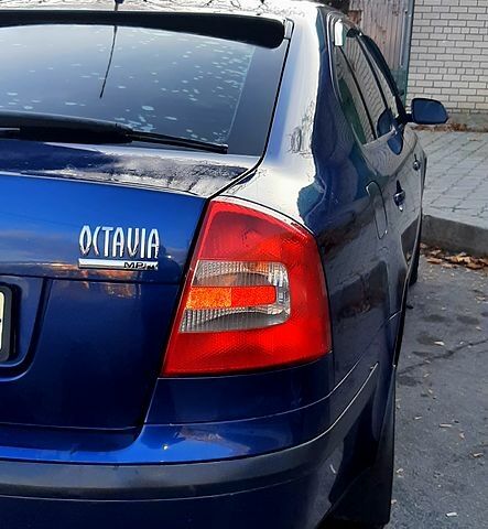 Синій Шкода Октавія, об'ємом двигуна 1.6 л та пробігом 299 тис. км за 6000 $, фото 1 на Automoto.ua