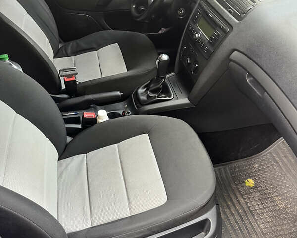 Синий Шкода Октавия, объемом двигателя 1.6 л и пробегом 258 тыс. км за 5200 $, фото 3 на Automoto.ua