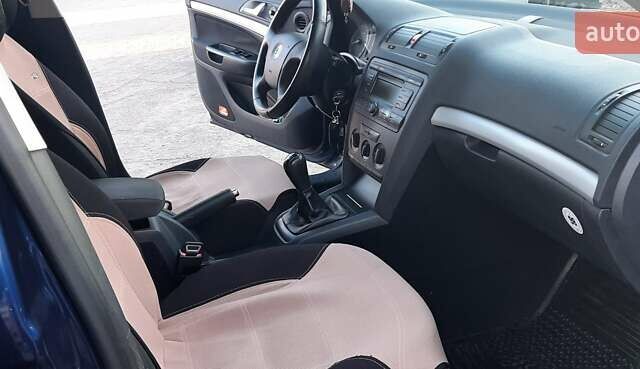 Синій Шкода Октавія, об'ємом двигуна 1.6 л та пробігом 290 тис. км за 6000 $, фото 3 на Automoto.ua