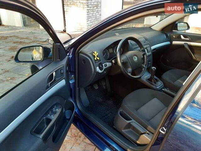 Синій Шкода Октавія, об'ємом двигуна 1.6 л та пробігом 201 тис. км за 6800 $, фото 14 на Automoto.ua
