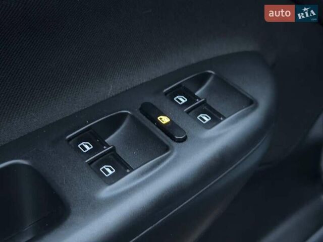 Синий Шкода Октавия, объемом двигателя 1.6 л и пробегом 180 тыс. км за 5850 $, фото 18 на Automoto.ua