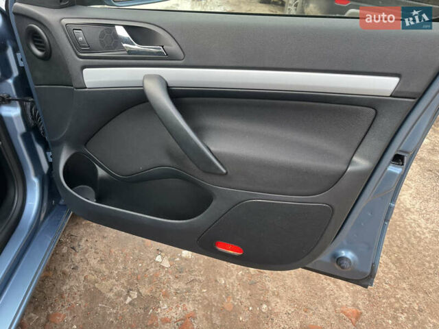 Синий Шкода Октавия, объемом двигателя 1.6 л и пробегом 207 тыс. км за 8450 $, фото 56 на Automoto.ua