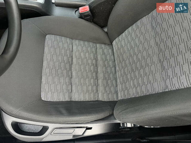 Синий Шкода Октавия, объемом двигателя 1.6 л и пробегом 207 тыс. км за 8450 $, фото 41 на Automoto.ua