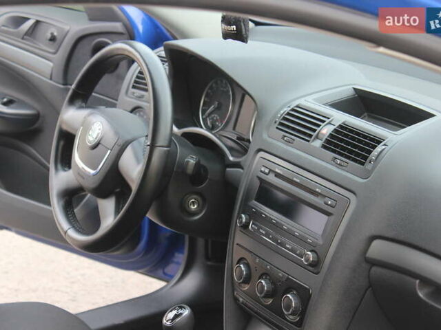 Синий Шкода Октавия, объемом двигателя 1.6 л и пробегом 264 тыс. км за 6800 $, фото 12 на Automoto.ua