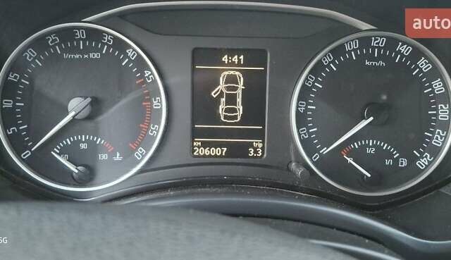 Синий Шкода Октавия, объемом двигателя 1.6 л и пробегом 206 тыс. км за 8300 $, фото 5 на Automoto.ua
