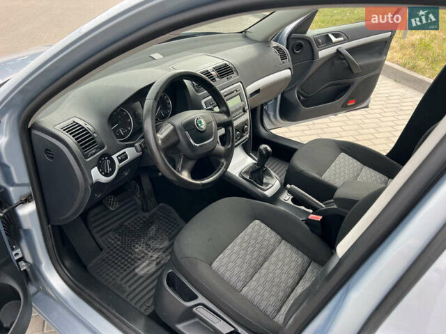 Синий Шкода Октавия, объемом двигателя 1.6 л и пробегом 248 тыс. км за 7999 $, фото 21 на Automoto.ua