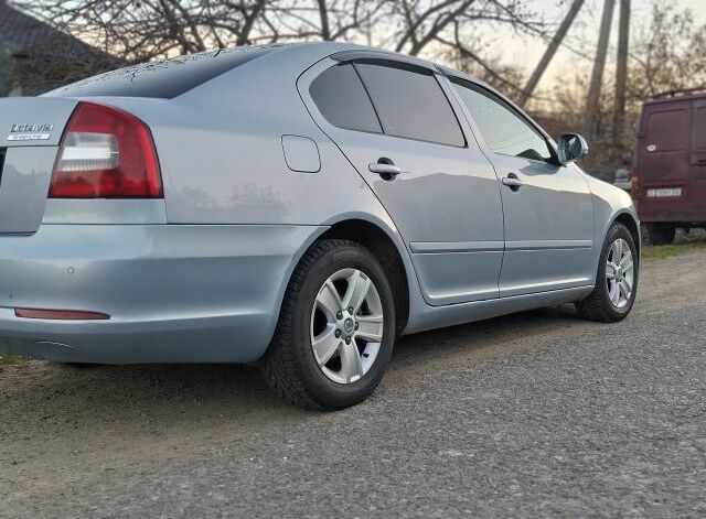 Синій Шкода Октавія, об'ємом двигуна 1.6 л та пробігом 206 тис. км за 8300 $, фото 2 на Automoto.ua