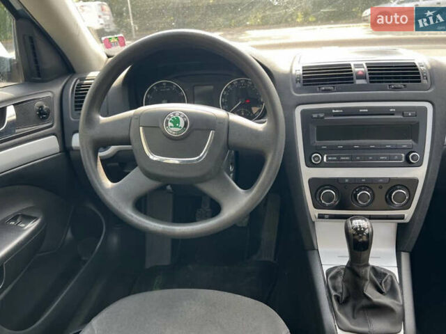 Синий Шкода Октавия, объемом двигателя 1.6 л и пробегом 191 тыс. км за 8000 $, фото 6 на Automoto.ua