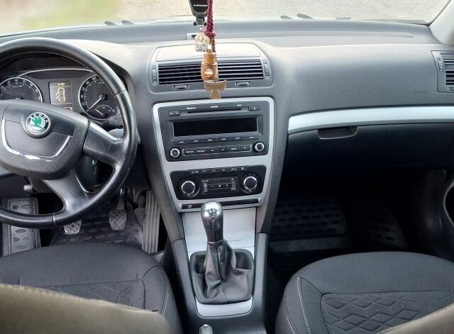 Синій Шкода Октавія, об'ємом двигуна 1.6 л та пробігом 206 тис. км за 8300 $, фото 6 на Automoto.ua