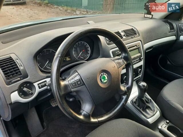 Синий Шкода Октавия, объемом двигателя 1.6 л и пробегом 176 тыс. км за 8350 $, фото 63 на Automoto.ua