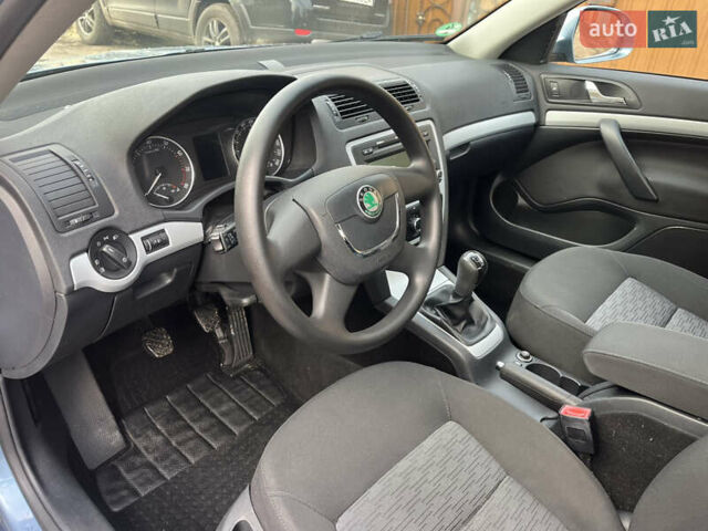 Синий Шкода Октавия, объемом двигателя 1.6 л и пробегом 207 тыс. км за 8450 $, фото 40 на Automoto.ua