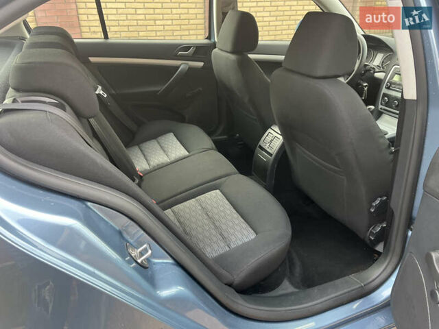 Синий Шкода Октавия, объемом двигателя 1.6 л и пробегом 207 тыс. км за 8450 $, фото 50 на Automoto.ua